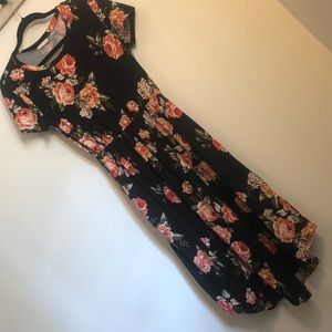 🌻 3 for $20 🌻 floral midi dress